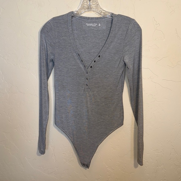 Abercrombie & Fitch Tops - NWT Abercrombie & Fitch thong gray Henley bodysuit
